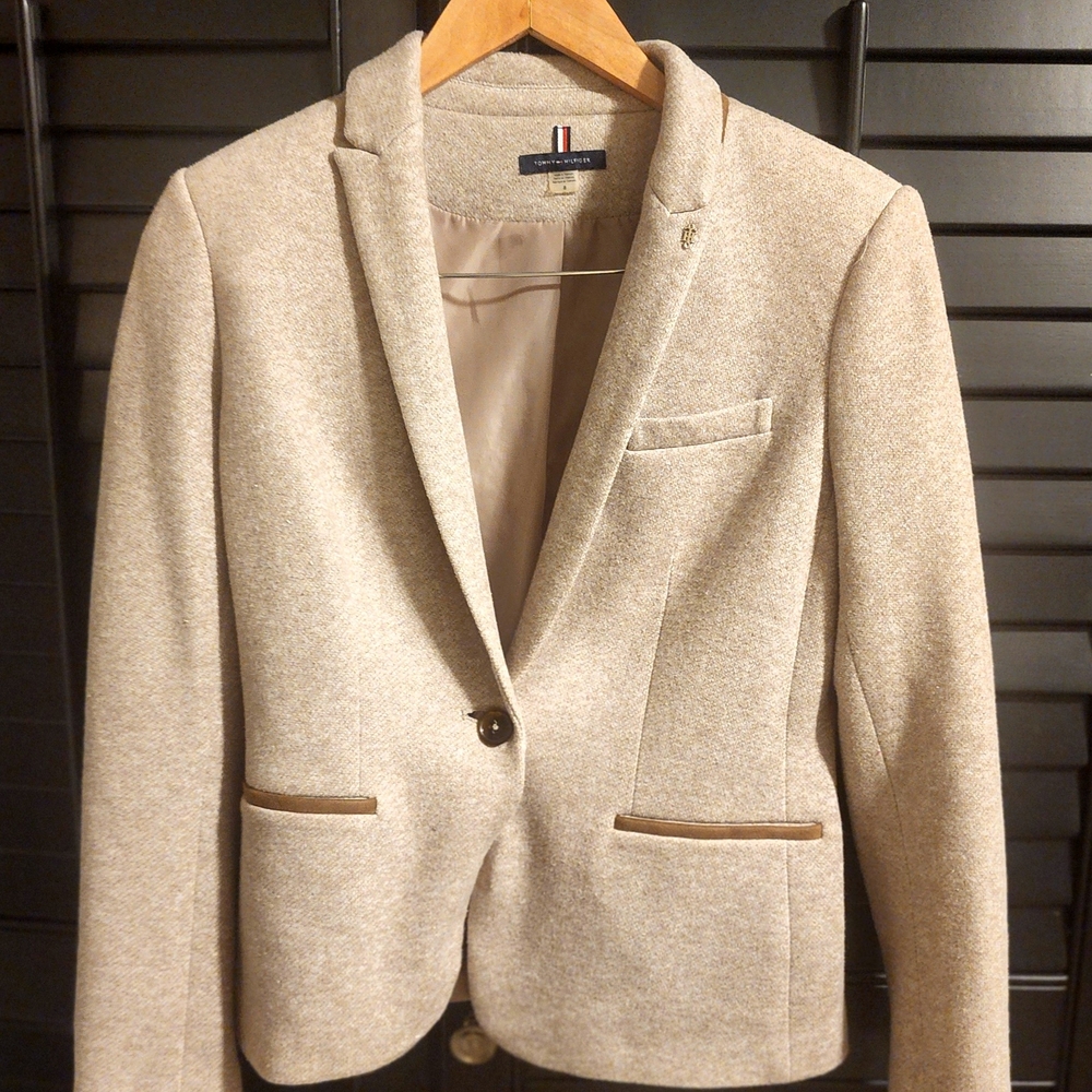 Elegant Beige Women's Blazer